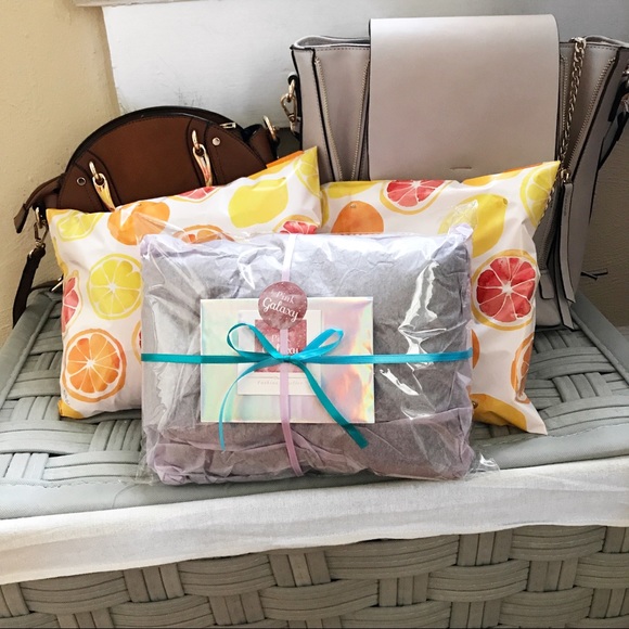 • Welcome to PinkGalaxy Closet • - Picture 4 of 5